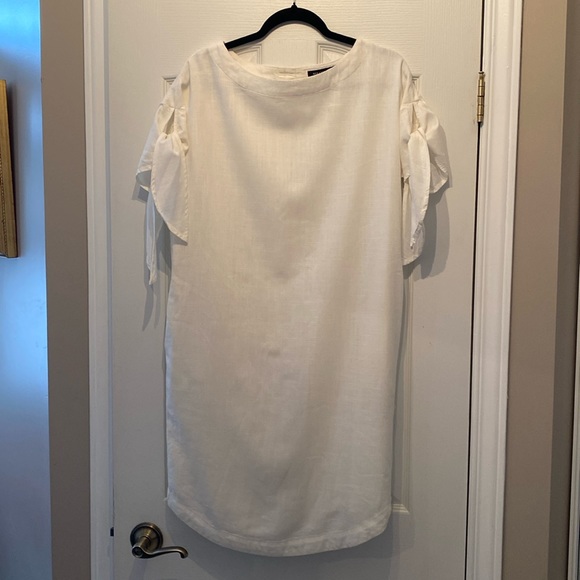 Melanie Lyne Linen Blend dress. - Picture 1 of 5